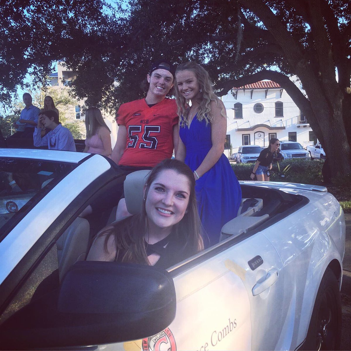 MedicalNSBHS's tweet photo. We had so much fun walking in the Homecoming Parade and getting to see some of our favorite academy seniors on homecoming court 🤗💕 https://t.co/N5syClYzoQ