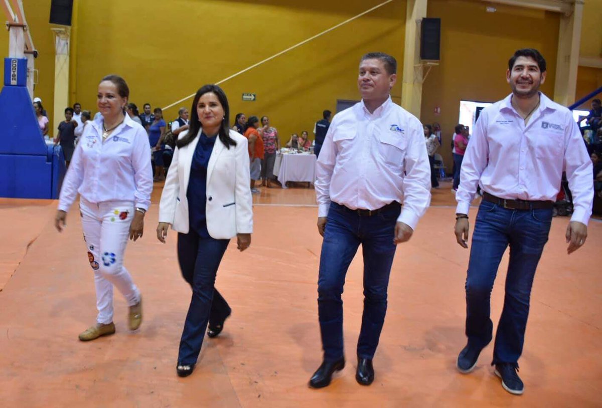 IvettBermeaMX's tweet photo. Muy agradecidos con el señor Gobernador @fgcabezadevaca, por el compromiso y apoyo a todos los Tamaulipecos, a través de la Secretaría de Bienestar Social #Tamaulipas, y su encargado #RomuloGarza al entregar apoyos a los Matamorenses.
#IvettBermea
#DiputadaConCausa
#Matamoros https://t.co/KGTNgiebEy
