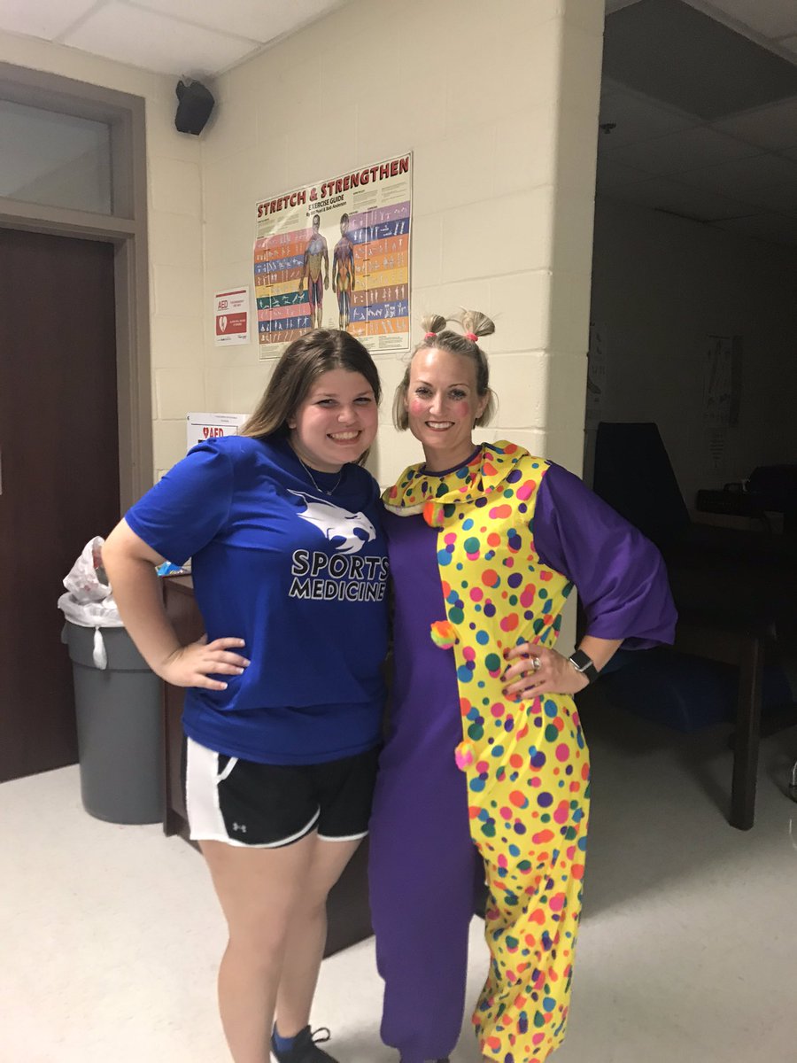 Keyometry244's tweet photo. #BNHoco2019 with a few of my favs @hannahbeth_1221 @kinseyison03 @BNHSVBall https://t.co/rHUPOeT2gi
