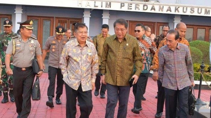 TribunIndo's tweet image. Pagi Ini Wapres JK Resmikan Menara Masjid Jami' dan Gedung CIES Universitas Darussalam Gontor
#police  #GroupTogether  #uniform  #competition  #KangenDidemoTapiNgacir  #BarcaInter readr.me/biy4x