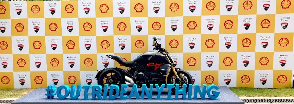Shell_India's tweet image. Ready, set, go! The #ShellDucatiRidersDay blazed the tracks at the Buddh International Circuit! With technical partner @Ducati_india, we’re geared to #OutrideAnything.