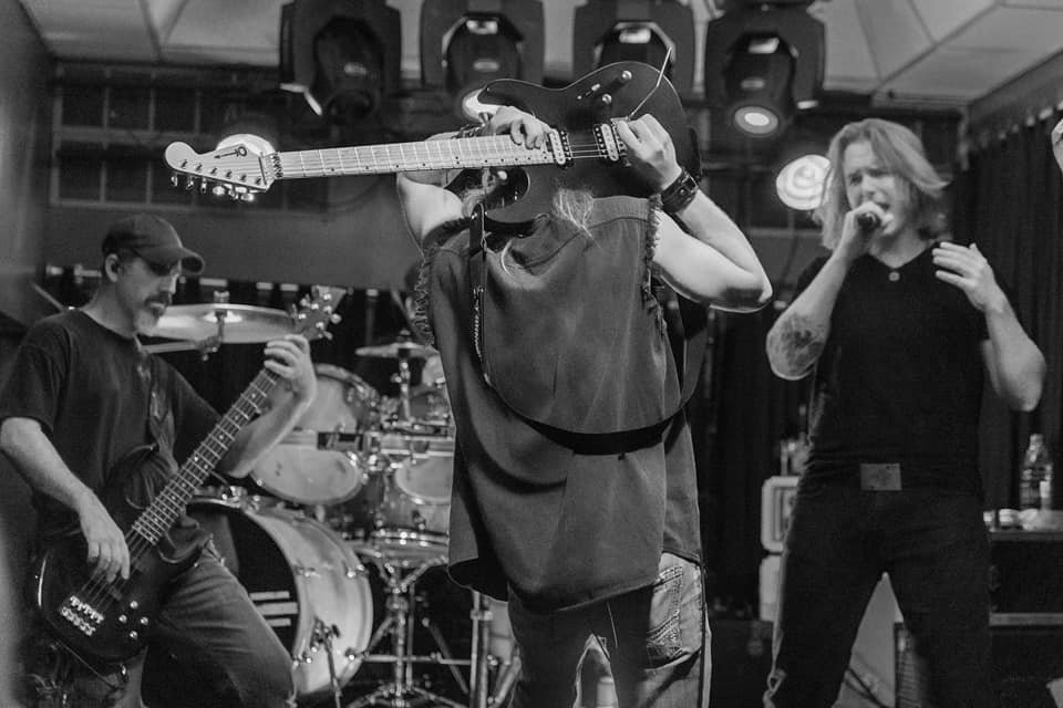 Rock N' Roll! 🤘
.
.
#rocknroll #rockandroll #rockband #guitar #rock #rockmusic #rockguitar #guitarrock #livemusic #bands #bass #StrongLikeBull #SLB #RuralRock