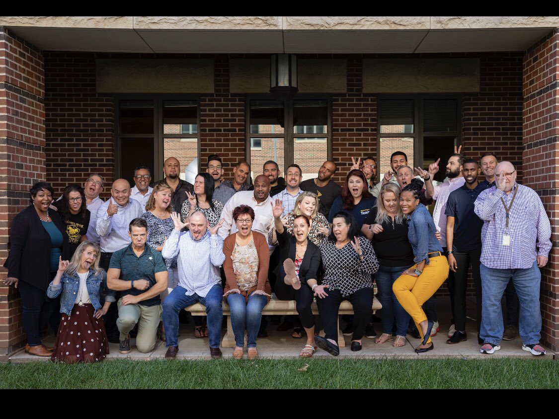 TrayceToles's tweet photo. WE challenge each other to keep growing! The Sales Excellence Training TEAM inspires me everyday!
#TrainingWithHeart
#SprintFamily photos! https://t.co/oBXgE1bCmd