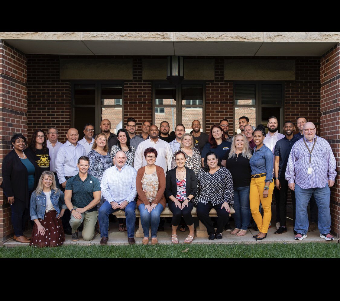 TrayceToles's tweet photo. WE challenge each other to keep growing! The Sales Excellence Training TEAM inspires me everyday!
#TrainingWithHeart
#SprintFamily photos! https://t.co/oBXgE1bCmd