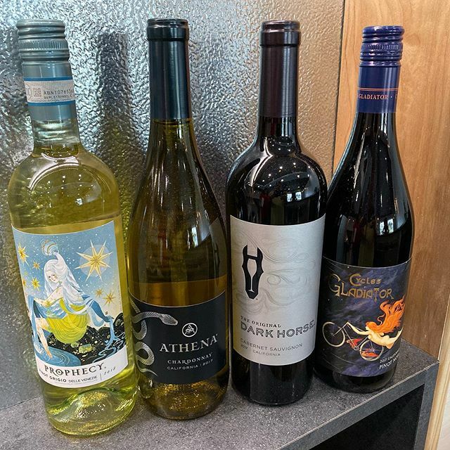 HiatusBrewing's tweet image. To our wine enthusiast we apologize for the delay but we would like to mention our wine came in today. We are pouring a Pinot Grigio, California Chardonnay, Cabernet Sauvignon, and a Pinot Noir 🥂 🍻 
#OnHiatus #PushPause #BackIn30 #WishYouWereBeer #be… ift.tt/2o1hL83