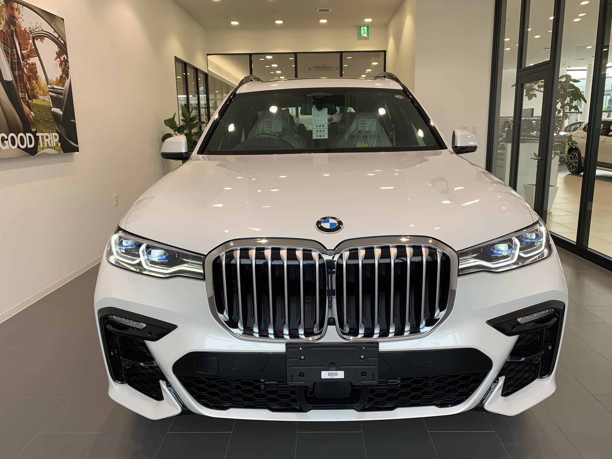 Sapporo Nishi Bmw おはようございます 再来週ご納車のx7です 白はまた雰囲気がガラッと変わりますね ご成約済みのお車なので座ることはできませんが見ることは可能ですので是非ご覧になってみてください Bmw Bmwx7 X7 T
