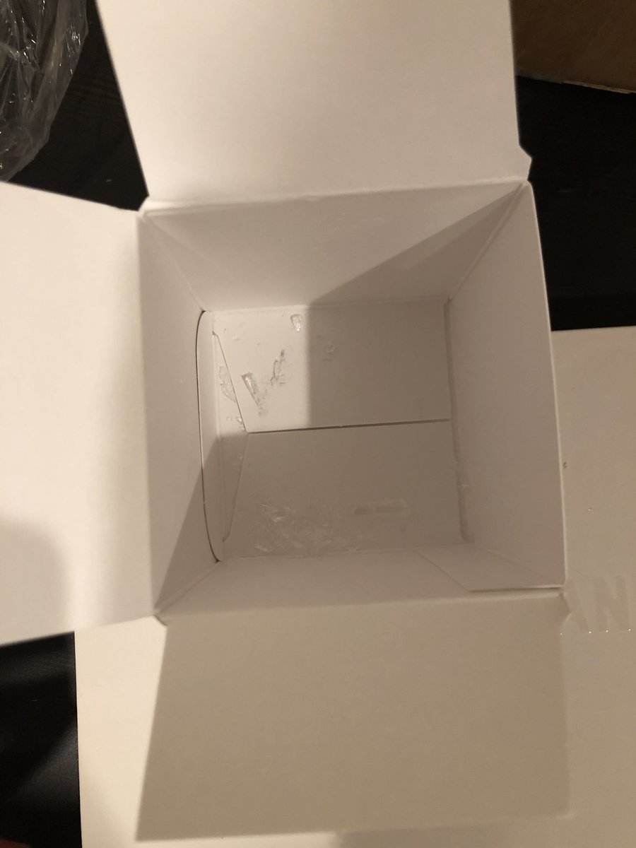alessandraaxox's tweet photo. @KimKardashian @KKWFRAGRANCE so excited for my candle but it arrived damaged!! Already reached out to customer service but hoping it can be replaced 😰 https://t.co/mqlXiqhe0L