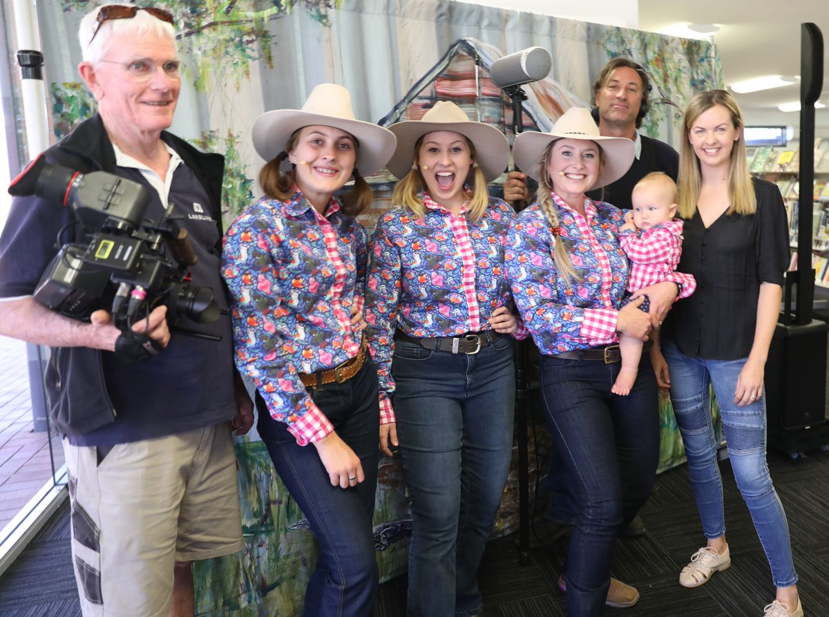 toowoombaregion's tweet image. Today the Goombungee Library welcomed the team from @BlueGumFarmTV and @abclandline for some great school holiday fun. For more information about our Toowoomba Regional Library events go to ow.ly/3kZ250wA5PC