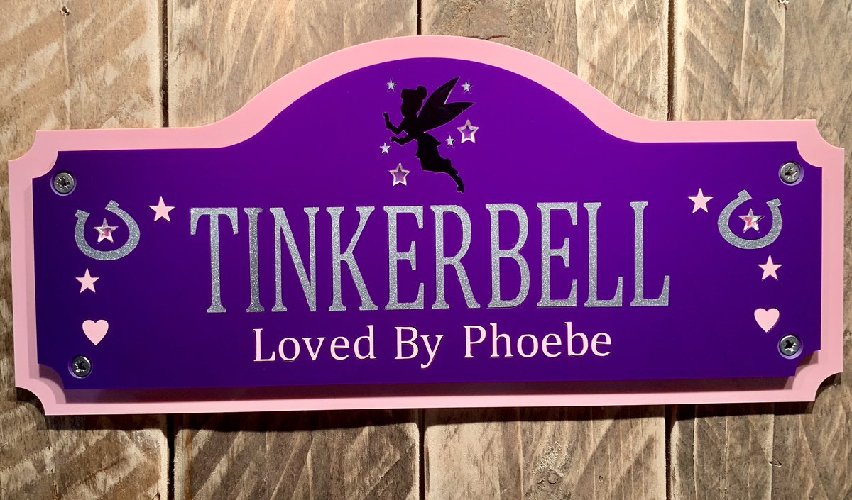 P22NOO's tweet photo. New Generation of Stable Plaques tried and tested now for 3 years running, high gloss acrylic finish with the latest colours and design technology. If you have a horse or pony with a special name and want to be involved in creating the finished touch, get in touch #noothings #art https://t.co/keFquOW4ZW
