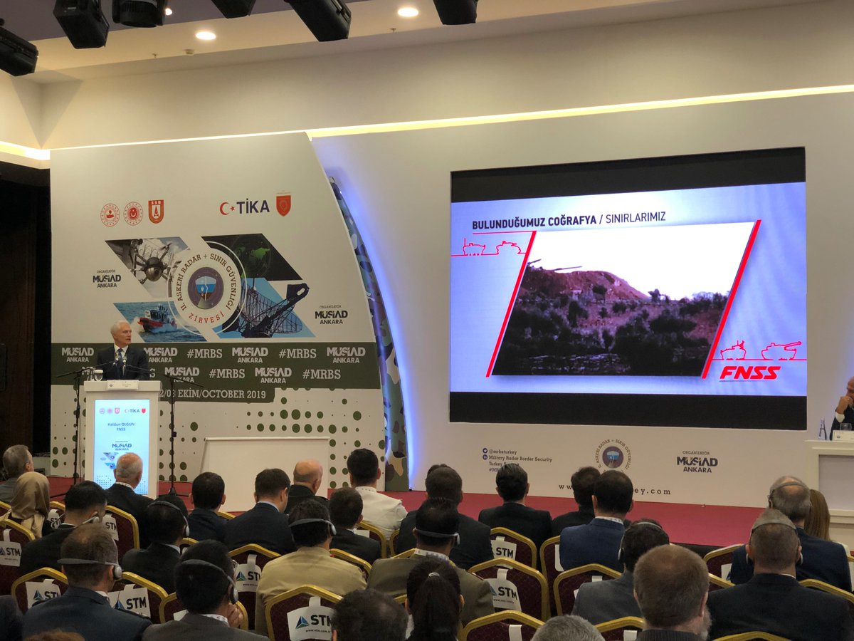 FNSS_Savunma's tweet photo. İş Geliştirme Müdürümüz Haldun Olgun, Askeri Radar ve Sınır Güvenliği Zirvesinde, Kara araçlarının sınır güvenliğinin sağlanmasındaki önemi ve konu hakkında gelecekte beklenen gelişmelere dair yaptığı sunumda, FNSS'nin bu alanda ortaya koyduğu yenilikleri katılımcılarla paylaştı. https://t.co/QFopVoLKuC