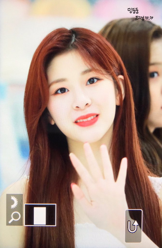 _mingdungdung's tweet photo. 191003 요코하마 HMV 프리뷰

이쁘다 이뻐요���ㅠ❣️

#민주 #강민주 #MINJU #ミンジュ
#공원소녀 #GWSN #公園少女
@kiwipop_GWSN https://t.co/TJVUHXmMSf
