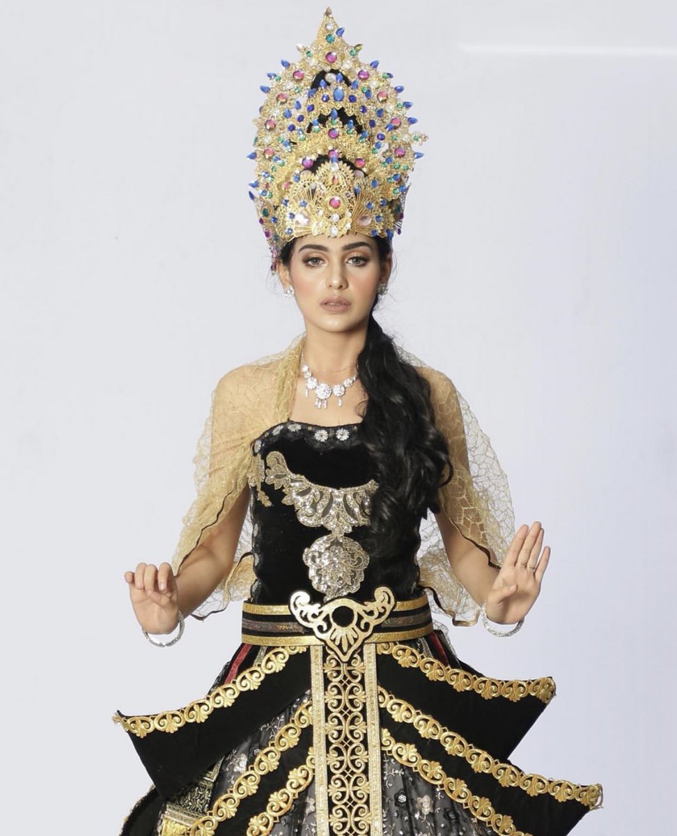 eljohn_pageants's tweet photo. Beautiful @shaniabmh 2nd RU Putri Pariwisata Nusantara 2019 with her National Costume.

#eljohnpageant #eljohnpageants #putraputripariwisatanusantara #p3n #putrikopiindonesia #pageant https://t.co/d40bH9USrJ