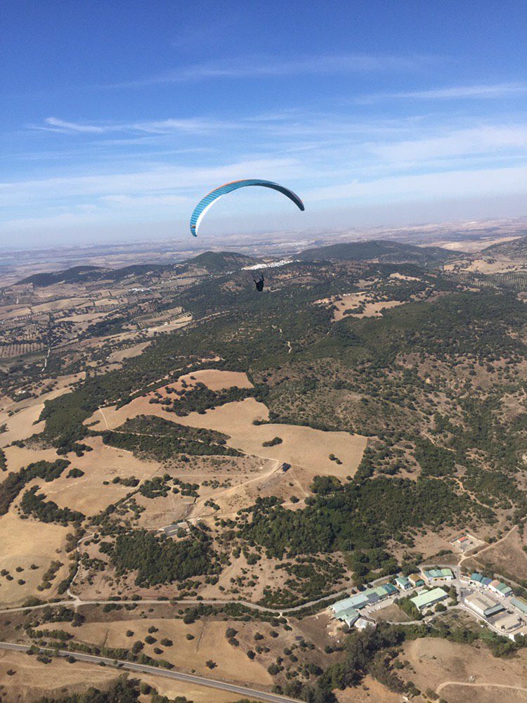MattyTandy's tweet photo. Thank you to @PaulBuckley163 for this excellent photo of us pushing out front from El Bosque during Day 3 of the @RAFHangPara overseas visit to Algodonales, Spain #FlySafeFlyHigh @HQRAFSport @RAFCentralFund https://t.co/kOtrBDT33x