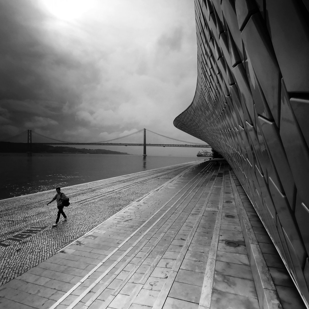 Fantastic day for you 

#monochrome #bnw #Lisboa
#Portugal #lissabon #blackandwhitephotography  #streetphotography #architecture