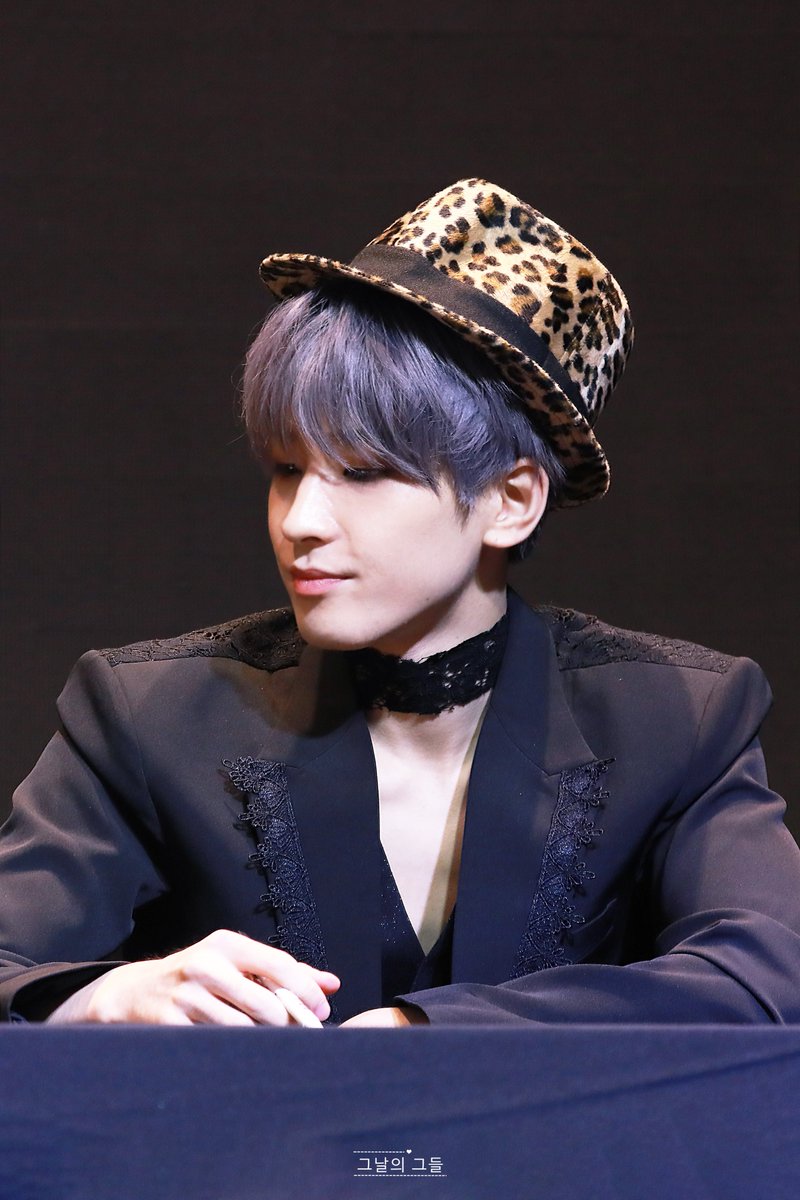 Gonewithtoday's tweet photo. 190922 팬싸인회 HQ
#세븐틴 #SEVENTEEN #원우 #WONWOO 
@pledis_17 https://t.co/wF1LOkHRAw
