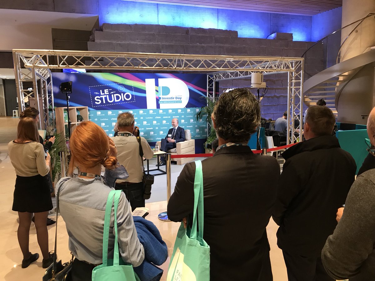 InvestirDay's tweet image. Toute la journée, #LeStudio donne la parole aux spécialistes de la #finance et de la #bourse.

« Comment réconcilier les français avec la bourse ? »
C’est la question posée ce matin à @pierremoscovici en ouverture de cet #InvestirDay. 

#Investissement #marchés #trading #économie