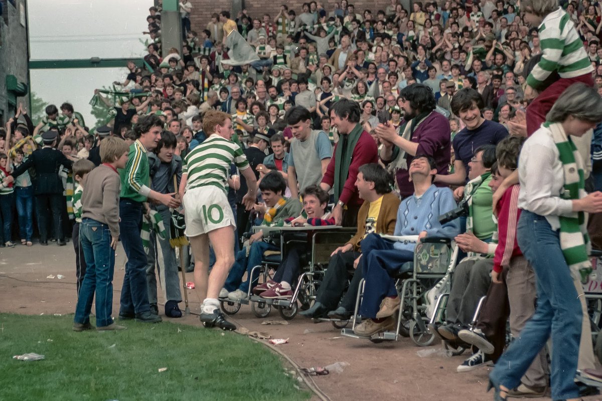 niallb76's tweet photo. Hi @twistandturns_J  my Dad has been developing old slides which include a title clincher from the 80's. A few nice ones of Tommy with the fans. https://t.co/vIm76HiLsi