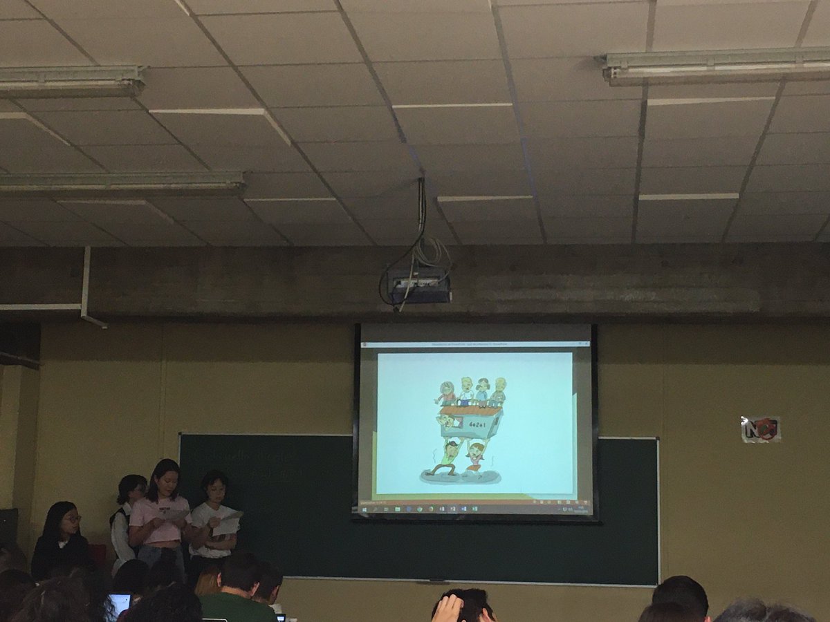Aleix6alv's tweet photo. Exposición sobre el envejecimiento de la población: comparación de los casos en China y Japón 👌🏼 #UCMinfluencia https://t.co/2TX91YM73D