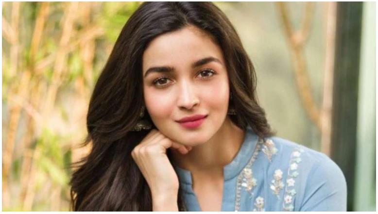 ibphubofficial's tweet photo. #AliaBhatt has come forward to support an initiative to raise #funds through a painting exhibition for children suffering from #heartdiseases I have been told that kids are more positive than adults because they don't know how bad the situation.
https://t.co/eHG75XSPy5 https://t.co/vCIaafYHRE