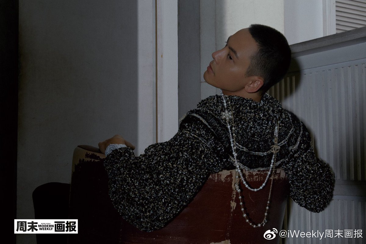 williamchandata's tweet photo. #陳偉霆 #WilliamChan #陈伟霆 #singer #fashion #photography
#pic #pics #modernweekly #actor #magazine #CHANEL
陈伟霆周末画报杂志大片
William Chan is featured on the cover of Modern Weekly magazine for the third time. https://t.co/jHVHm5yDCF