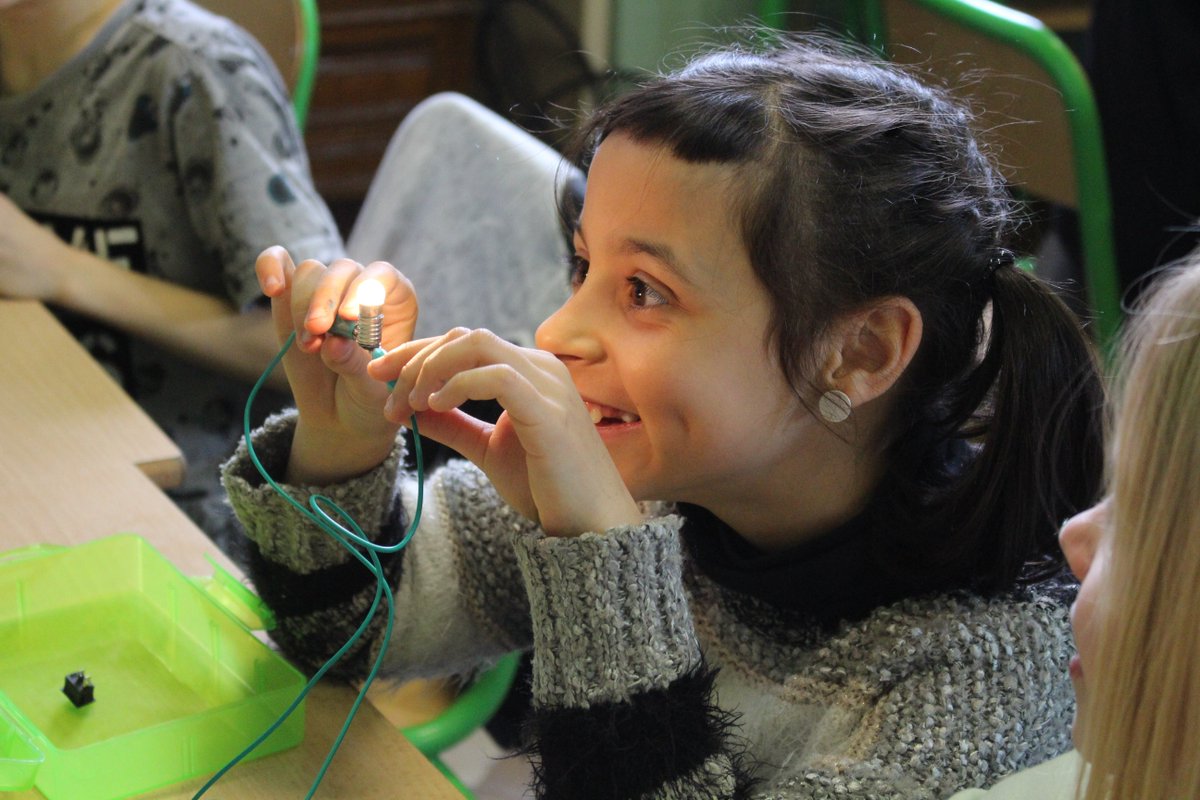 Sparkoh_be's tweet image. Carton plein pour l'offre numérique du Pass ! Peu de temps après l'ouverture des inscriptions, les journées "Aventures numériques à l'école" et "Robot & Co" sont complètes ! Merci à nos partenaires pour cette belle collaboration @digitalwallonia #Wallcode #digital #numerique