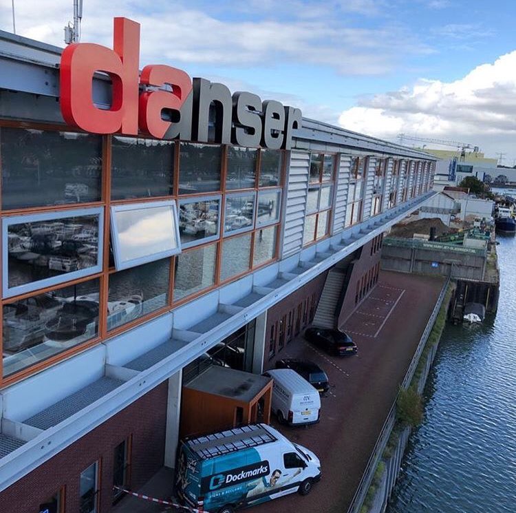 DanserGroup's tweet image. Gisteren plaatste @Dockmarks de @DanserGroup belettering op onze nieuwe locatie in #sliedrecht. Vanaf nu duidelijk zichtbaar!