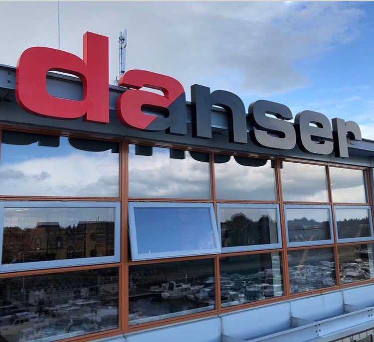 DanserGroup's tweet image. Gisteren plaatste @Dockmarks de @DanserGroup belettering op onze nieuwe locatie in #sliedrecht. Vanaf nu duidelijk zichtbaar!