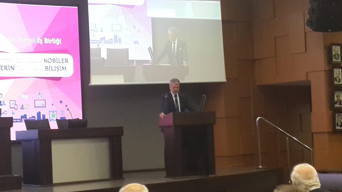 Konuşmasında başlattıkları "Dijital Karavan" projesini anlatan Kızılgüneşler, karavanın belli bölgelerde durarak üyelerimizi ziyaret edeceğini açıkladı.
<a href="/iztokurumsal/">İzmir Ticaret Odası</a> 

#TBD #KOBİLERveBİLİŞİM #2izmirkobibilişim #kobibilisim2019 #izmirkobibilisim #Kobi #Bilişim #İzmir