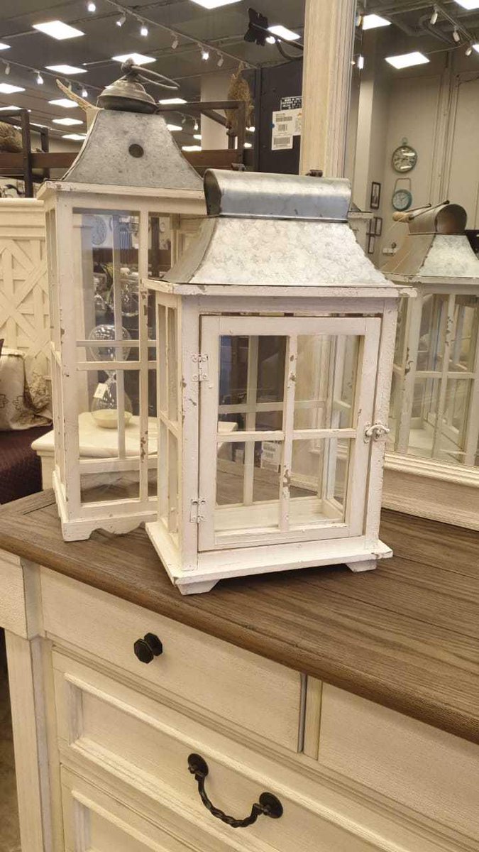 TwoRivers_KE's tweet image. Our spaces are at times confined like bird cages. Available at Ashley Furniture. #Accessorize #HomeDecor #HomeSpaces #TwoGoodToBeTrue 😍😊😎