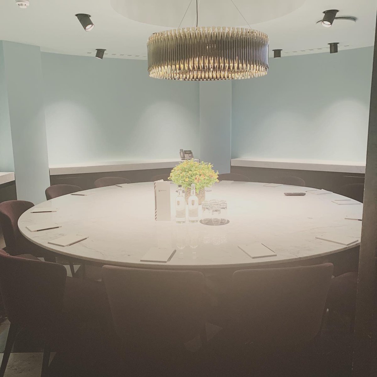 itspr's tweet image. A great visit / show round Hay Hill members club in Mayfair, a beautiful space in the heart of Mayfair!
.
.
#events #pr #luxurybrands #hnwi #mayfairlondon #membersclub #meeting #itsprlondon