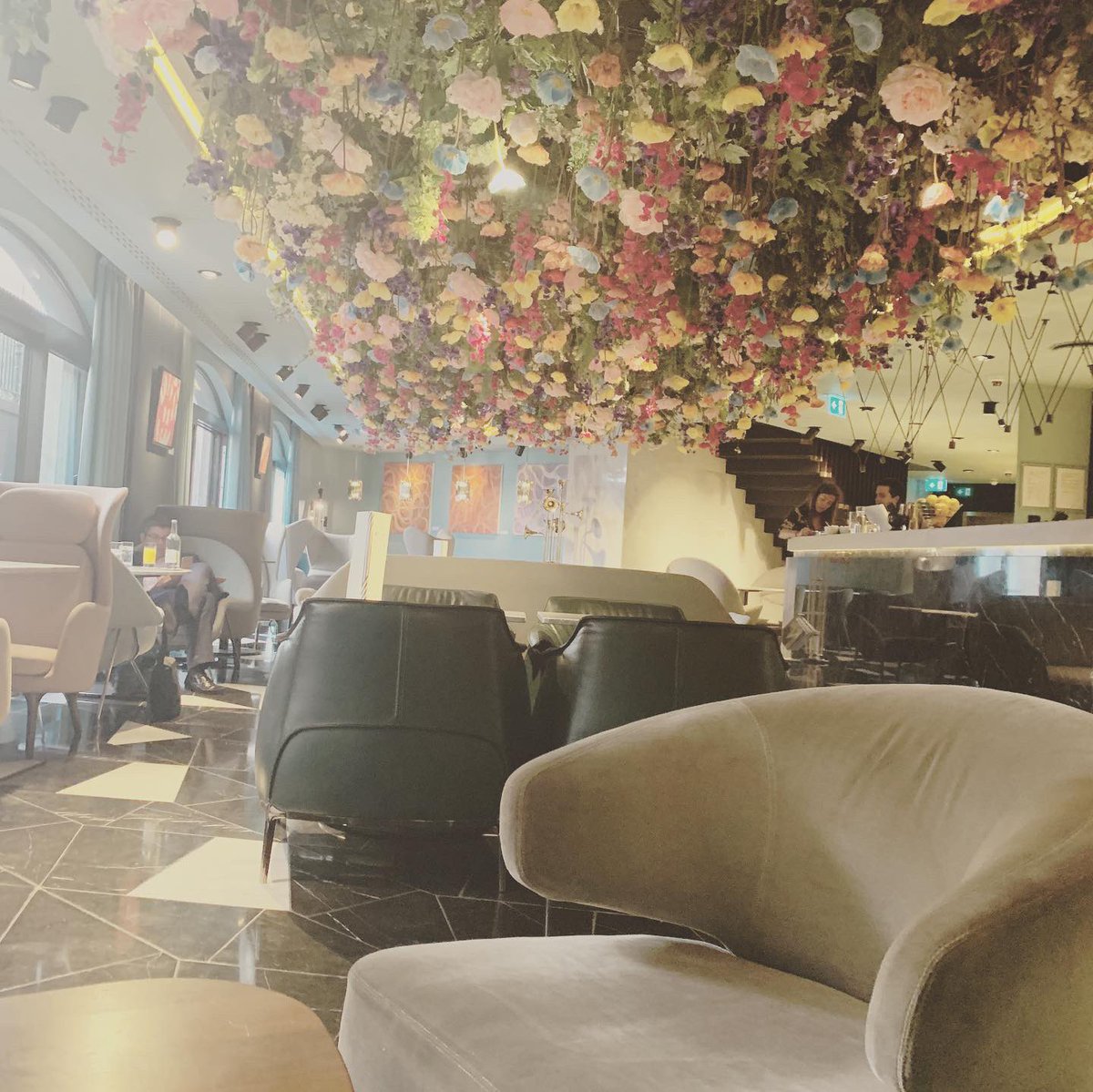 itspr's tweet image. A great visit / show round Hay Hill members club in Mayfair, a beautiful space in the heart of Mayfair!
.
.
#events #pr #luxurybrands #hnwi #mayfairlondon #membersclub #meeting #itsprlondon