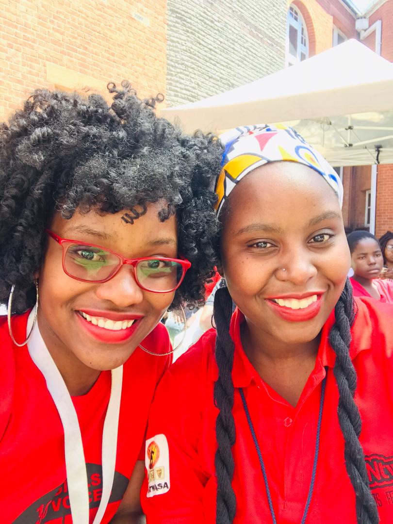 ntie_phiedarh's tweet photo. 5 years from now this will be a major throw back! We will tell tales we lived. #besties #intwasa19 #thursday @LadyTshawe https://t.co/sFVZt6g2KU
