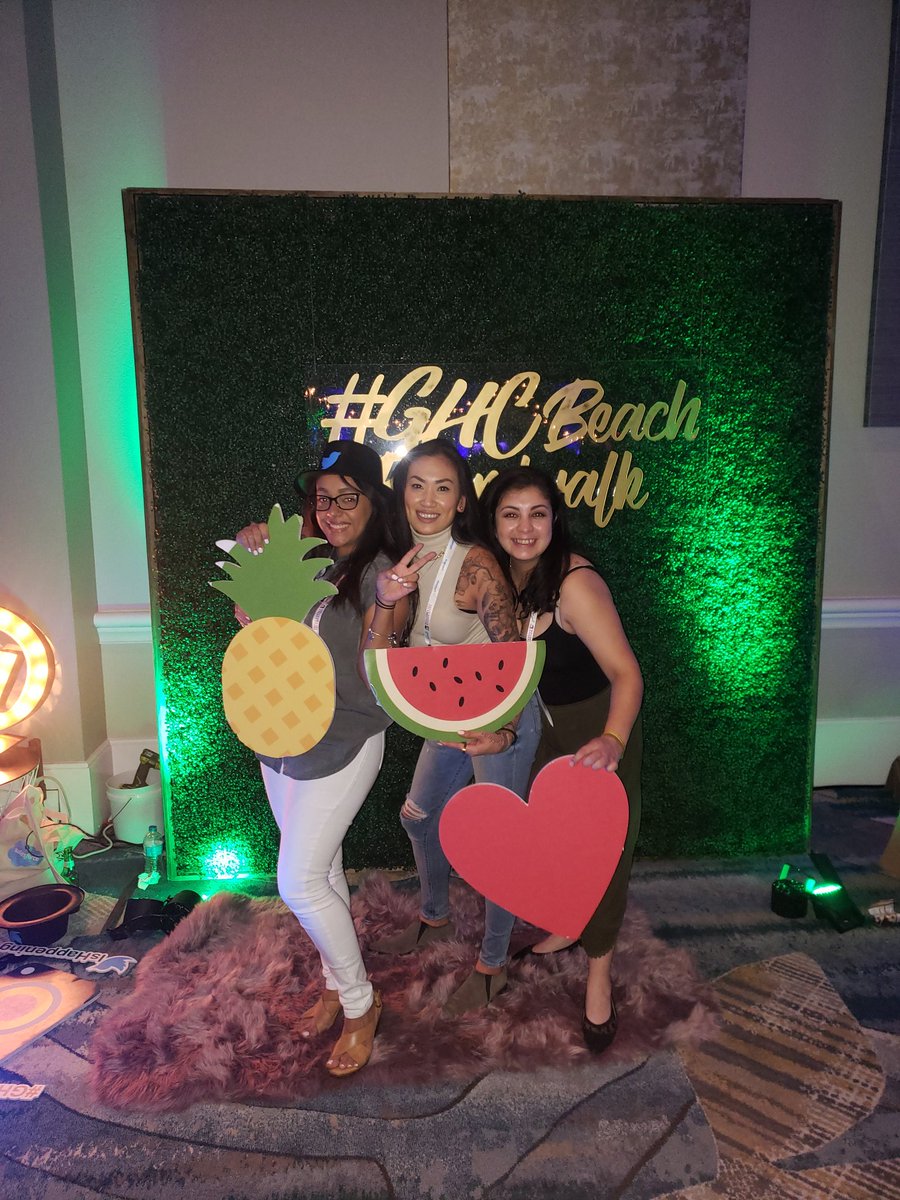 thrivensunshine's tweet photo. Frans
#iBelongInTech #ghcBeachBoardwalk #gracehoppercelebration #GHC19 #flatironschool #WomenWhoCode #CodeNewbie https://t.co/bWZbDlwQ4E