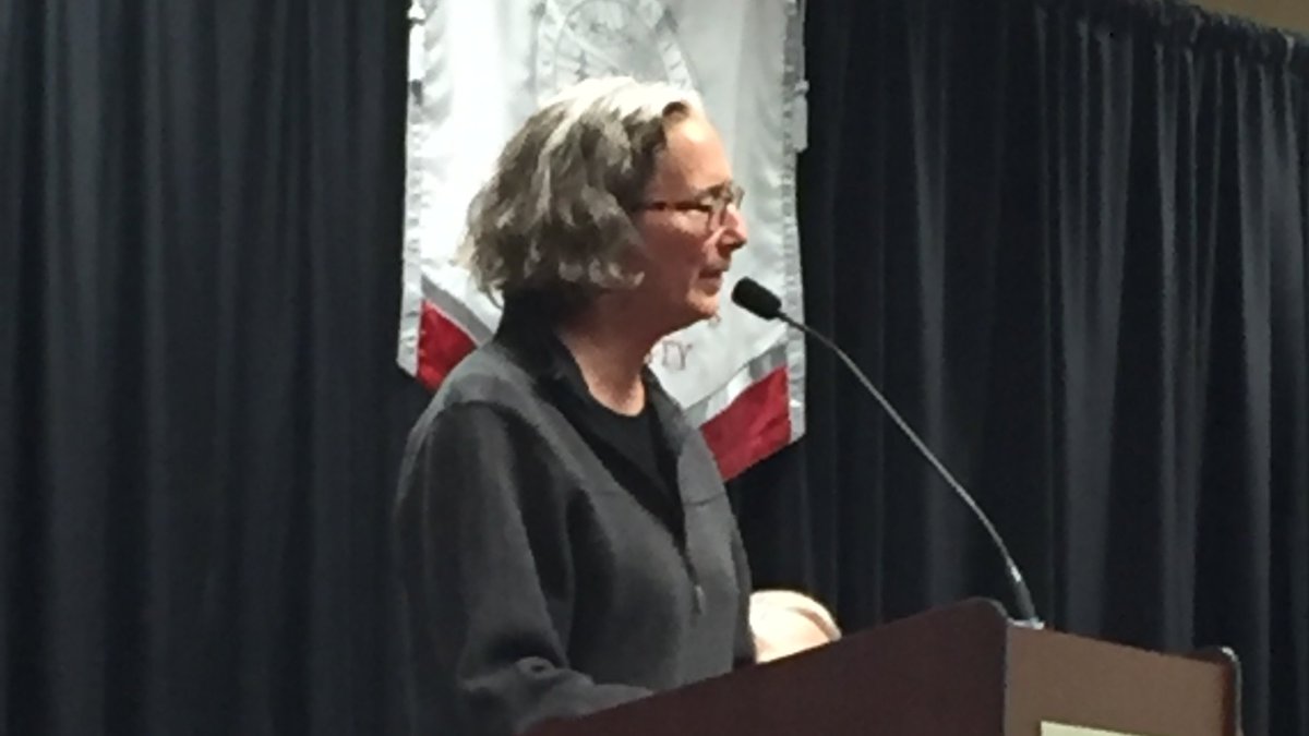 SMUJVreeland's tweet photo. "It is a calling, journalism."
-Lynda Mapes 
"We gather stories and write them down... It's a sharing act."
Lynda isn't sure why she's called a reporter. She writes because she feels like she has to. These stories are compelling. #com303 #toomanygreatquotes https://t.co/mN642Ws8wO