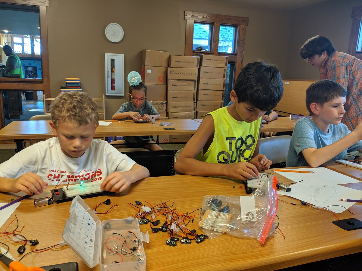 am_francis's tweet photo. I sometimes get asked why I volunteer for #ieee.  Today, I had a parent tell me how much their son looks forward to @OzarkIEEE @ElkinsRobotics club every week.  That's why I volunteer. @IEEEUSA https://t.co/hjAaSEuXbr