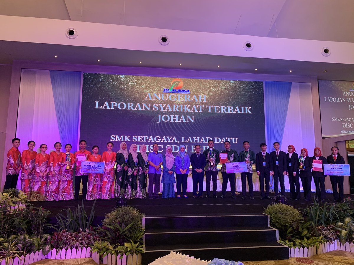 SEDCOSabah's tweet photo. Tahniah kpd semua sekolah yang berjaya memenangi anugerah pd thn ini #PROTUNe #sedco #sedcovestholdingssdnbhd #perksarealtysdnbhd #cementindustriessdnbhd #SUDC #perkasatradingsdnbhd https://t.co/KbrAONHQuL