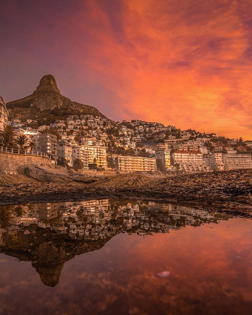 Get lost in the colours somewhere between sunrise and sunset in Cape Town, you won't regret it.

📸 <a href="/mijlof/">Lee</a>