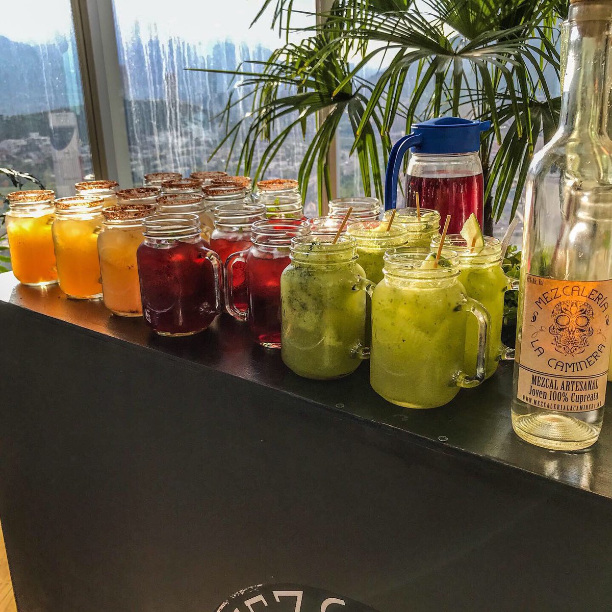 camineramezcal's tweet photo. Algo de lo de ayer desde las alturas!!☝🏼 #38thFloor nuevas oficinas de #WeWork #Mty Muchas gracias por confiar en nosotros!!! #MezcalDrinks #mezcalerialacaminera 💀🔥🍶🖤 https://t.co/3eAkwHWYOZ