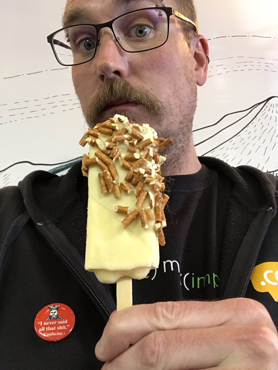 HootieMcOwlface's tweet image. 🍂Today was a decidedly cold Fall day in the #BoulderBubble.🍁
Why wouldn’t we bust out a cross team collaboration for some “Gourmet Iced Lolllies”?🍦🍭
Mine was Mango Lassi, dipped in white chocolate, and pretzels.🤤 #Yum