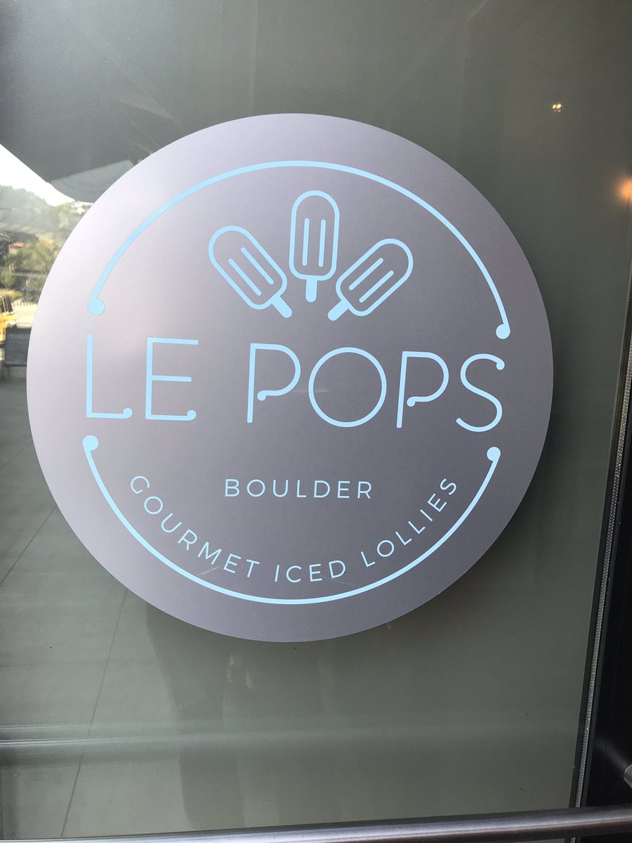 HootieMcOwlface's tweet image. 🍂Today was a decidedly cold Fall day in the #BoulderBubble.🍁
Why wouldn’t we bust out a cross team collaboration for some “Gourmet Iced Lolllies”?🍦🍭
Mine was Mango Lassi, dipped in white chocolate, and pretzels.🤤 #Yum