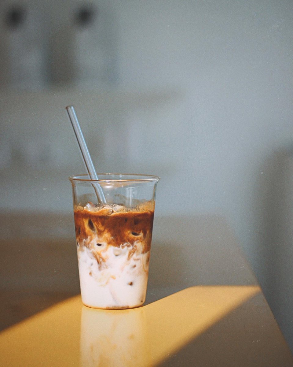 _7thSept's tweet photo. คือนี่กินและเที่ยวร้านกาแฟเยอะในระดับนึงไง หลายคนบอกให้เปิดเพจสักทีเถอะ แต่มึงเอ้ย ค่ากาแฟที่เสียไปไม่ใช่น้อยๆเลยนะ แต่ร้านนี้มีโปรจ่ะ 7:00-10:00 แก้วที่ 2 จ่าย 1฿ เฉพาะเมนูอเมริกาโน่/ลาเต้นะ #reviewchiangmai #yellowcraft https://t.co/wvqvA4uVMv