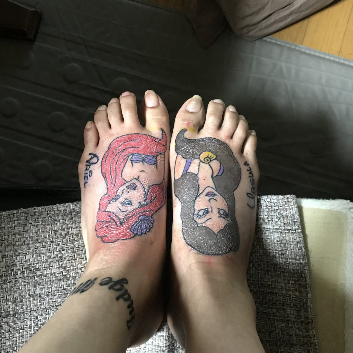 Nɹoɐʞ 4m オールドスクールが大好きなんです たまーに和彫りも入れてみたいな って思うんですけど思い付きで増やすので やっぱり洋彫りが向いてるようです笑笑 Nɹoɐʞ 4m オールドスクールが大好きなんです たまーに和彫りも入れてみたいな って思うんですけど思い付きで増やすので やっぱり洋彫りが向いてるようです笑笑