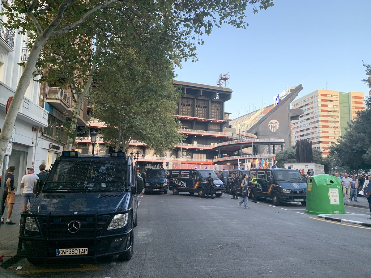 watnou10's tweet photo. Valencia Ajax 👌 #VALAJX https://t.co/aro6073dWl