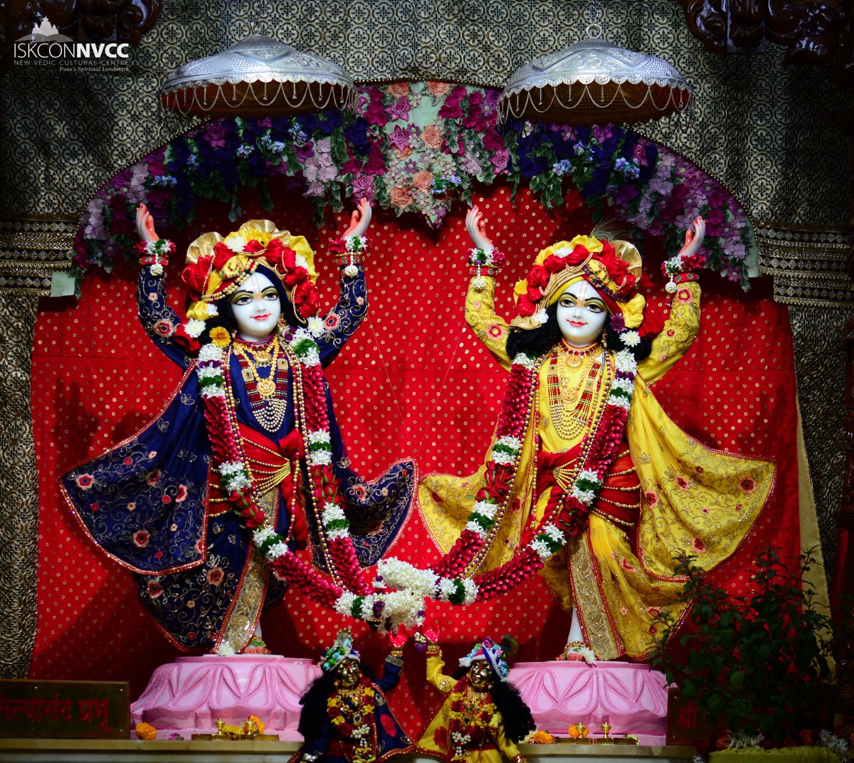 ISKCONPune's tweet photo. Today's 03/10/2019 Darshan of Sri Sri Gaur Nitai
#ISKCONNVCC #ISKCON #PUNE #DailyDarshan
#EarlyMorning #Krishna #03October #temples #worship
#Blessings #BestofTheDay #realbeauty #StayBlessed
#Thursdaylove #HaveAGreatWeek #BeHappy #Thursday
#culture https://t.co/Bm7uyu2Cd0