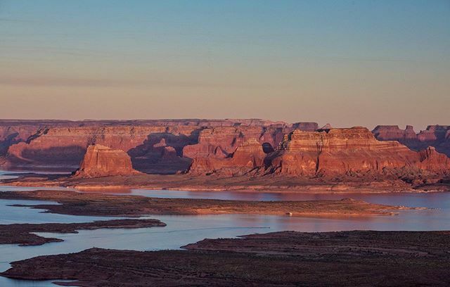What an amazing day we had on our #4x4offroad tour with @lakepowelladventure ! This is was taken from Alstrom Point, our destination. But I have to say, this incredible vista does not translate well to the tiny space I have to show it on Instagram. I loo… bit.ly/2pyUHhx