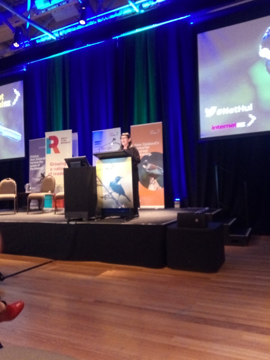 tepoumuramura's tweet image. The excellent @MicheleACourt opening our event #nethui #readinginthedigitalage💕📚🎤