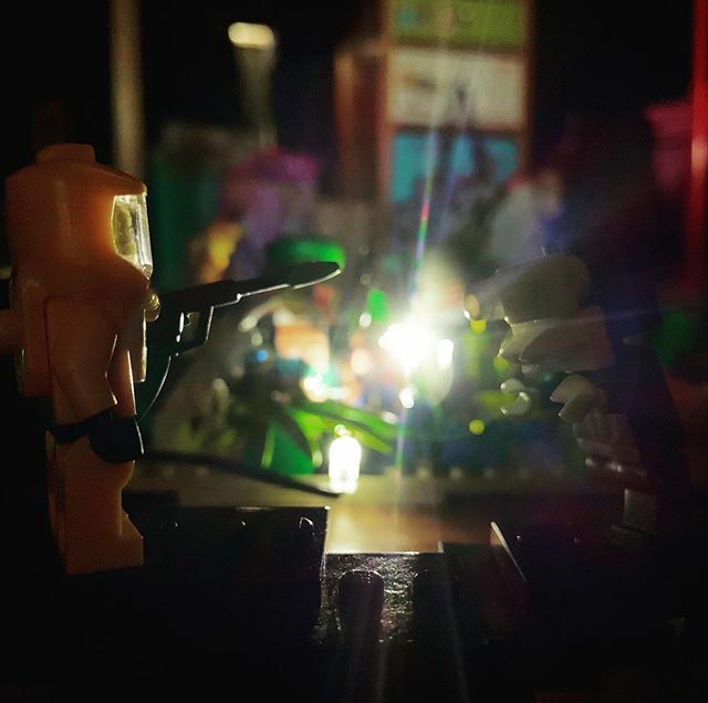 _teamwills's tweet photo. Stranger Lego... The upside-down (hazmat guy vs demigorgon) #strangerthings #lego #lightsoflego #schoolholidays #hazmatguy #nelsonnz #teamwills ☢️😈 https://t.co/IdGY7jPiXc #nelsonnz #realestate #lennywills https://t.co/2FLTjtyNcL
