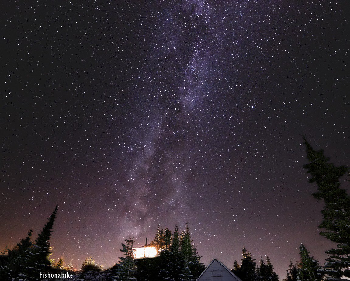 Fishonabike43's tweet photo. The #MilkyWayGalaxy over the Suntop lookout near Mt. Rainier. #AstroPhotography #Fishonabike https://t.co/59wEk6xgF3
