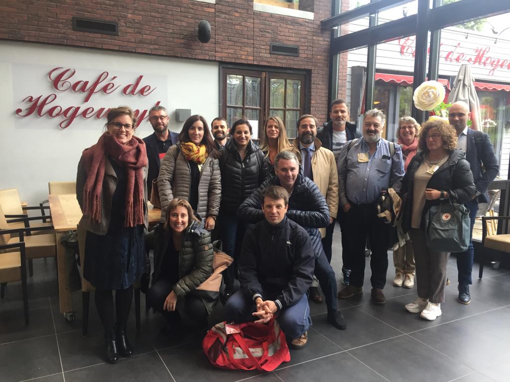 balidea's tweet image. 🏘️@Dementiavillage is an amazing place where nurses and specialists provide the residents the necessary 24h care. This concept is in harmony with #UnderstAID, our platform that eases customised guidance on how to deal with dementia. 

#LEXSaúdeHolanda  @ClusterSaude @CodigoMAIS