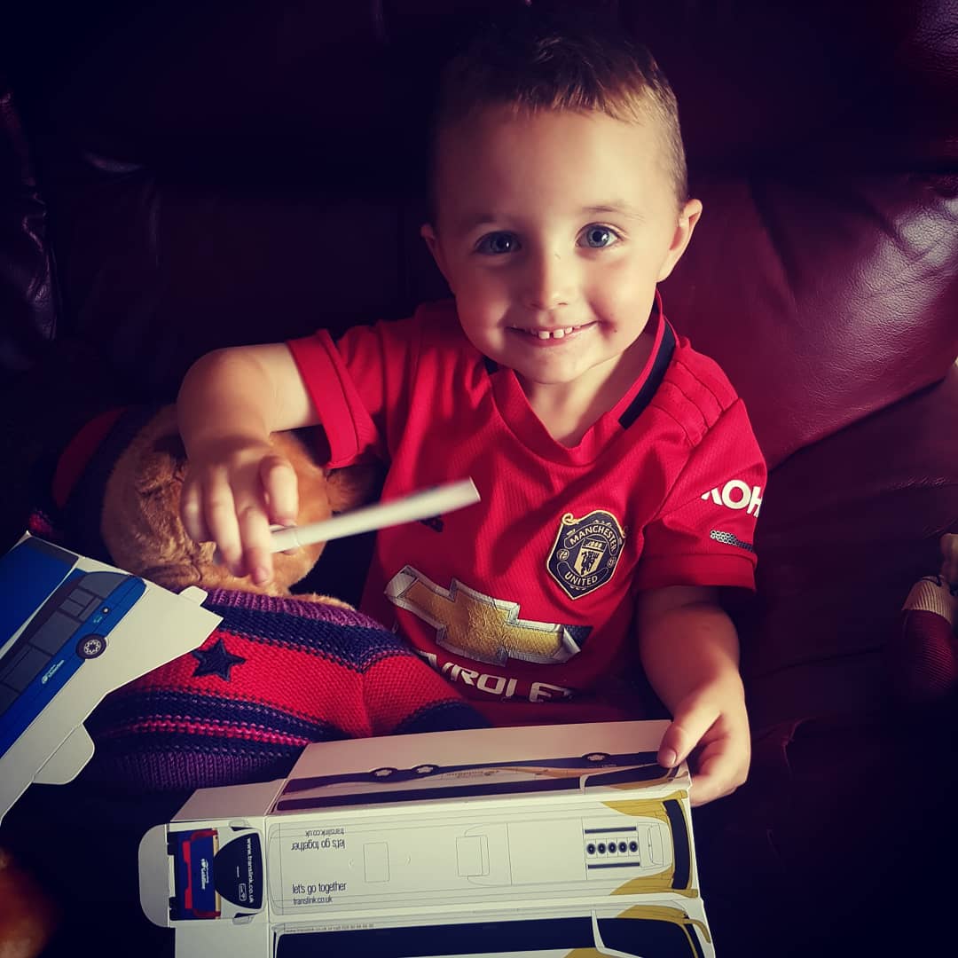 eoghan_86's tweet photo. @Translink_NI thanks to whoever posted out the carboard buses and pen for my bus mad son. Made his day. The simple things.. 👌🚍 https://t.co/nNMAQuGONt